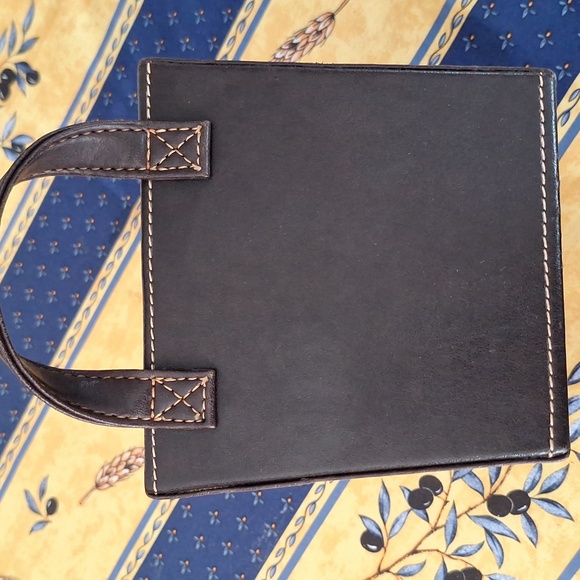 FAUX LEATHER HANDLED BASKET Storage with handles - Picture 4 of 7